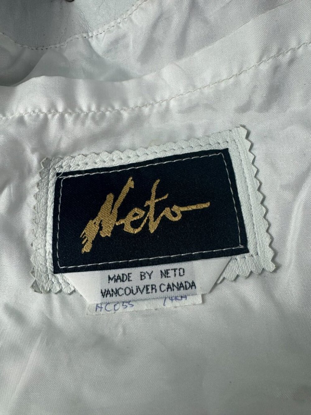 Neto White Leather Drawstring Shoulder Purse - Picture 9 of 14